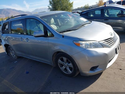 TOYOTA SIENNA 2013