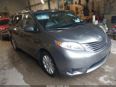 TOYOTA SIENNA 2017