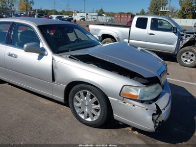 LINCOLN TOWN CAR 2010