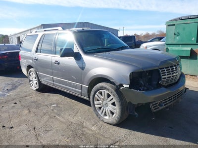 LINCOLN NAVIGATOR 2011