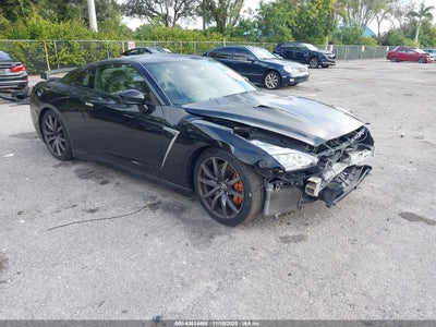 NISSAN GT-R 2015