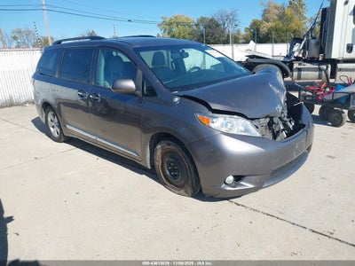 TOYOTA SIENNA 2015