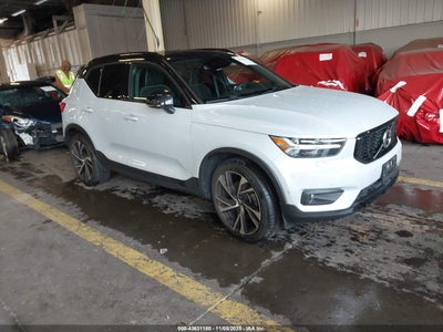 VOLVO XC40 2021