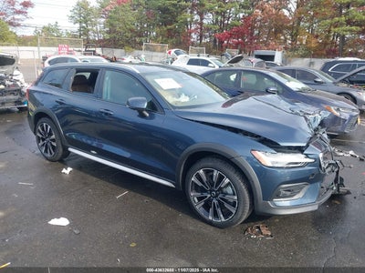 VOLVO V60 CROSS COUNTRY 2025