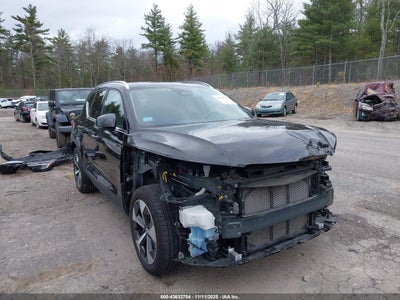 VOLVO XC40 2024