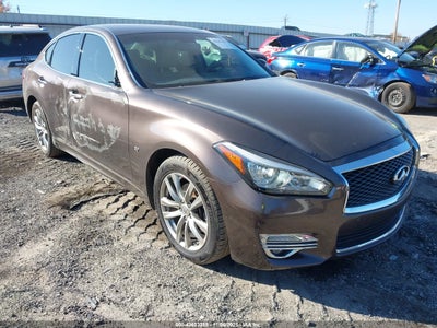 INFINITI Q70 2015