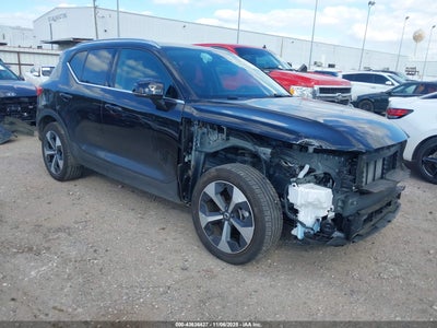 VOLVO XC40 2025
