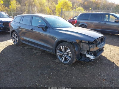 VOLVO V60 CROSS COUNTRY 2025
