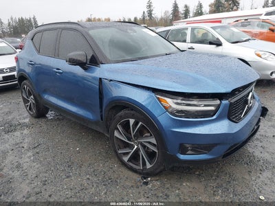 VOLVO XC40 2021