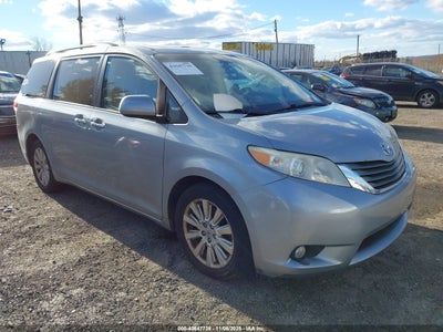 TOYOTA SIENNA 2012