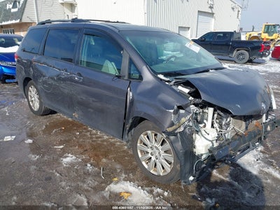 TOYOTA SIENNA 2011