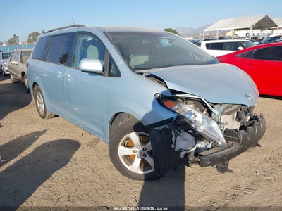 TOYOTA SIENNA 2016
