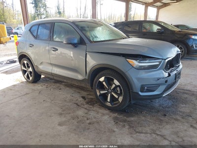 VOLVO XC40 2021