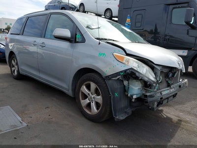 TOYOTA SIENNA 2013