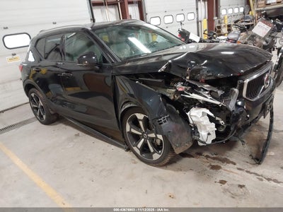 VOLVO XC40 2020