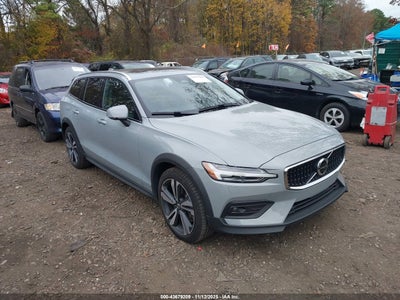 VOLVO V60 CROSS COUNTRY 2025
