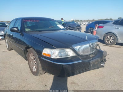 LINCOLN TOWN CAR 2011