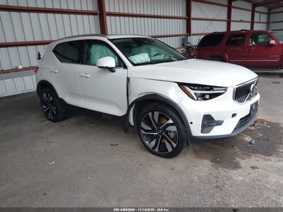 VOLVO XC40 2024