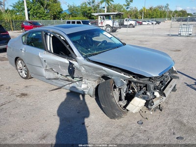 INFINITI M35 2010
