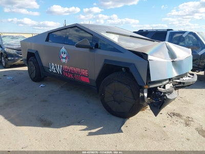 TESLA CYBERTRUCK 2025