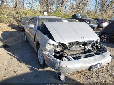 LINCOLN TOWN CAR 2010