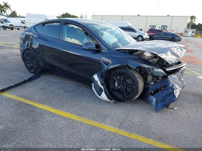 TESLA MODEL Y 2026