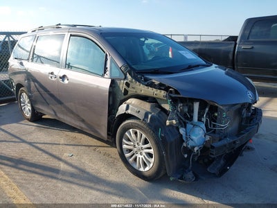 TOYOTA SIENNA 2016