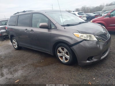 TOYOTA SIENNA 2013