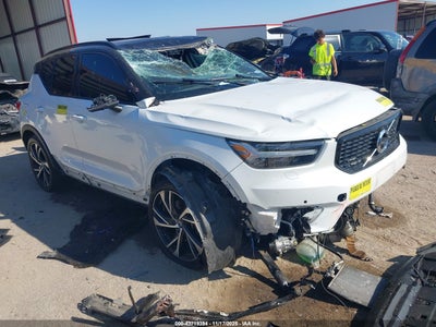 VOLVO XC40 2021