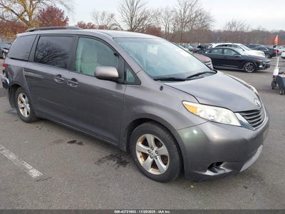 TOYOTA SIENNA 2011