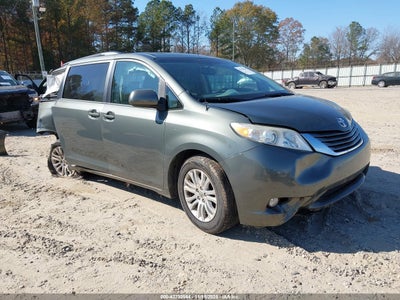 TOYOTA SIENNA 2014