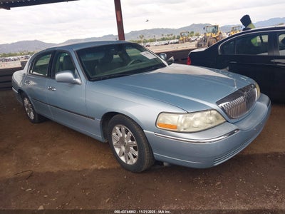 LINCOLN TOWN CAR 2011