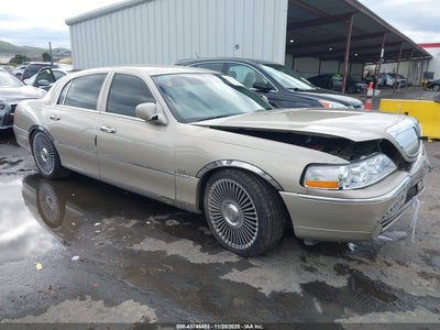 LINCOLN TOWN CAR 2006