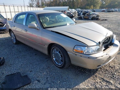 LINCOLN TOWN CAR 2010