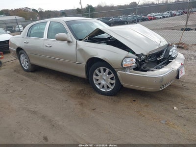 LINCOLN TOWN CAR 2010