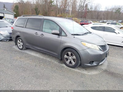 TOYOTA SIENNA 2011