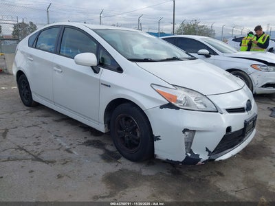 TOYOTA PRIUS 2015