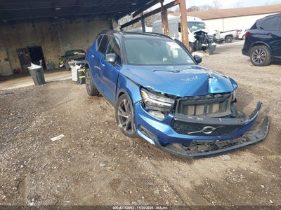 VOLVO XC40 2021