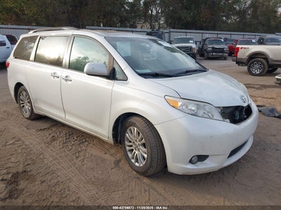 TOYOTA SIENNA 2016