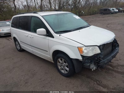 CHRYSLER TOWN & COUNTRY 2010