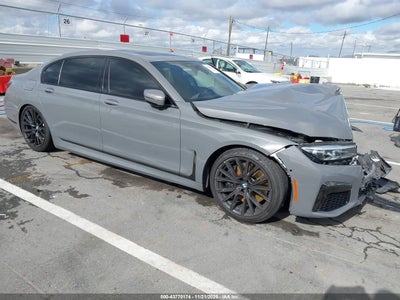 BMW 750 2022
