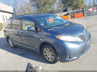 TOYOTA SIENNA 2013