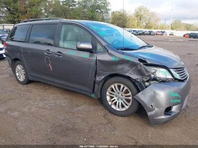TOYOTA SIENNA 2011