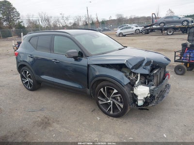 VOLVO XC40 2022