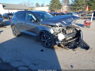 VOLVO XC40 2019