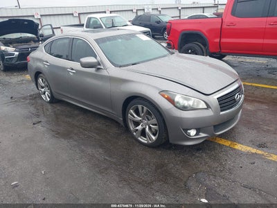 INFINITI M37 2013
