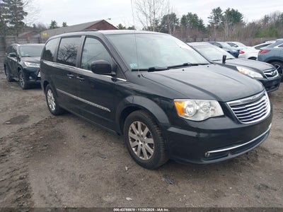 CHRYSLER TOWN & COUNTRY 2016