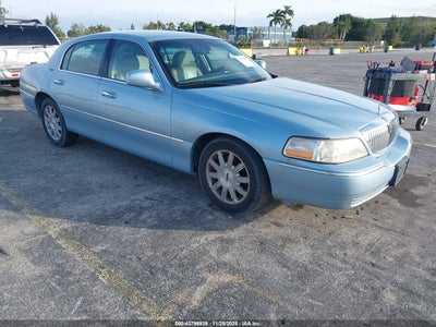 LINCOLN TOWN CAR 2009