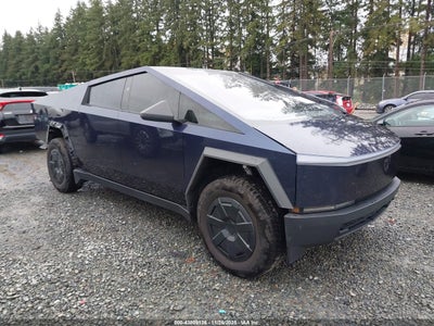 TESLA CYBERTRUCK 2025