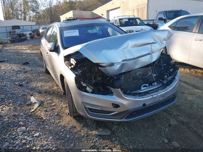 VOLVO V60 2015